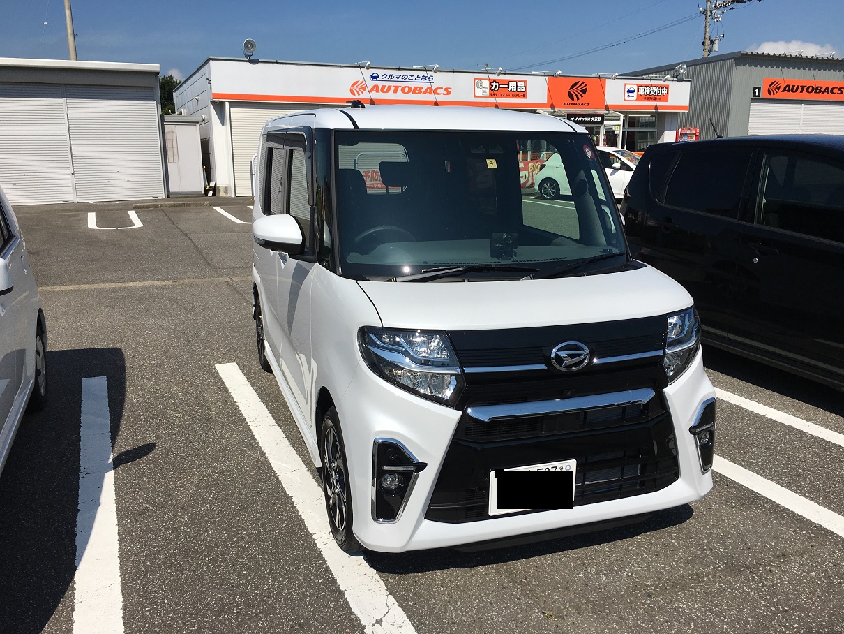 新型の新車タントカスタム　