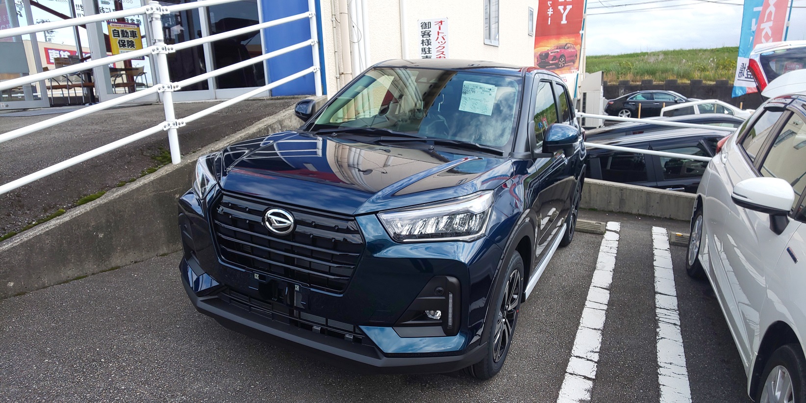 新型車 ダイハツのロッキー入庫しました トヨタのライズは金曜日