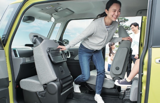 新型タント、未使用車、新古車、新車、値引き、内装、ミラクルウォークスルー
