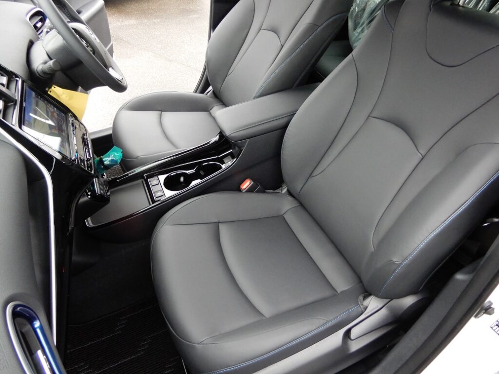 祝 新車 納車 新型 プリウス Aツーリング オートバックスカーズ