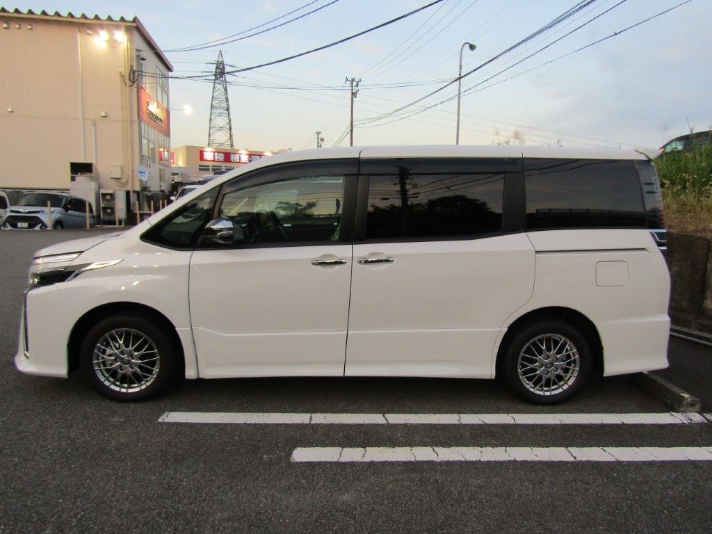 感謝 祝 納車 未使用車 Voxy ハイブリッド Zs 煌 富山の新車販売 中古車販売 車買取 公式 オートバックスカーズ富山